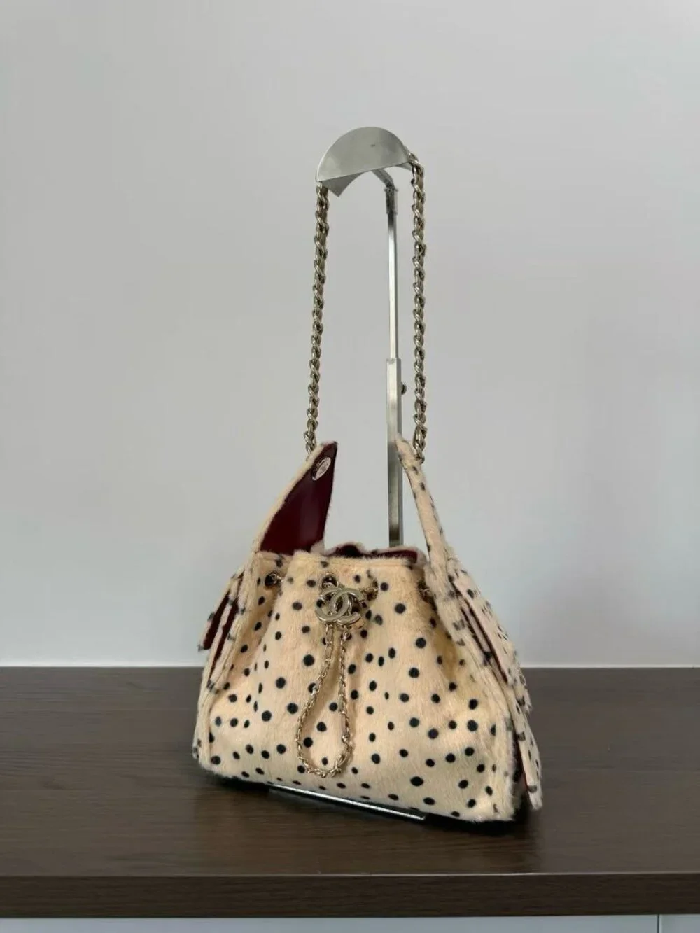 Classic CHANEL Bag: A Stylish and Versatile Choice for Elegance